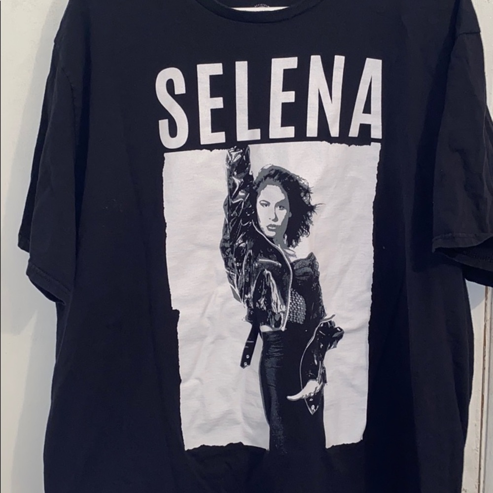 Selena Graphic Tee
